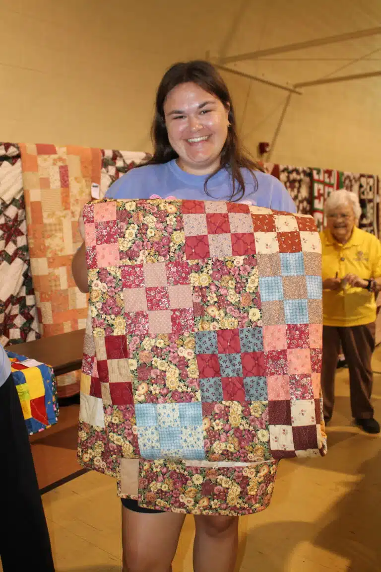 Summer Allen of Owensboro was pleased to win the “Prairie Flowers” quilt. Summer Allen of Owensboro was pleased to win the “Prairie Flowers” quilt.