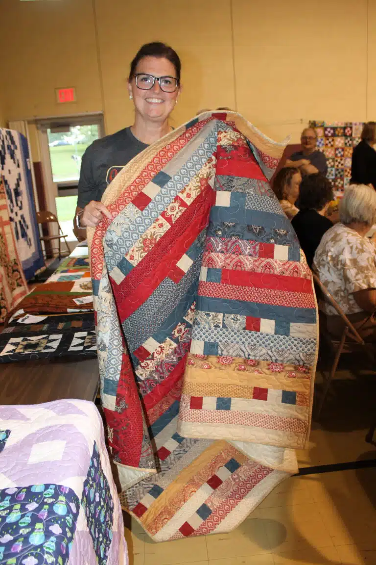 Katrina Davis of Calhoun was pleased to be taking home “Paisley Perfect.” Katrina Davis of Calhoun was pleased to be taking home “Paisley Perfect.”