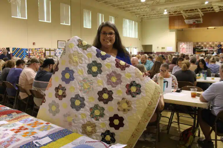 Susie Rhodes of Utica loved her “Bright Sunshine” flowery quilt. Susie Rhodes of Utica loved her “Bright Sunshine” flowery quilt.