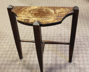 Accent table, 3-legs