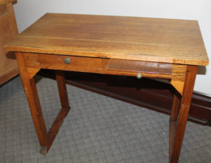 Desk, 1-drawer, pullout, closed leg