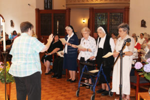 Sister Sharon Sullivan, left, commissions the sisters making up Sister Stephany’s Formation Community, who will walk with Sister Stephany in a special way during her days in the novitiate. From left they are Sisters Michael Ann Monaghan, Mary Sheila Higdon, Joseph Angela Boone and Luisa Bickett.
