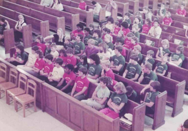 Students in the chapel during pianist Lorin Hollander’s master class, 1984.