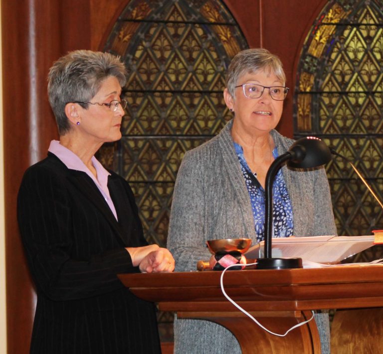 Stephanie Warren, A73, left, Alumnae Association president, and Paula Chandler Gray, A73, treasurer, read the names of alumnae or faculty whose death was reported between Nov. 1, 2018 and Nov. 1, 2019.