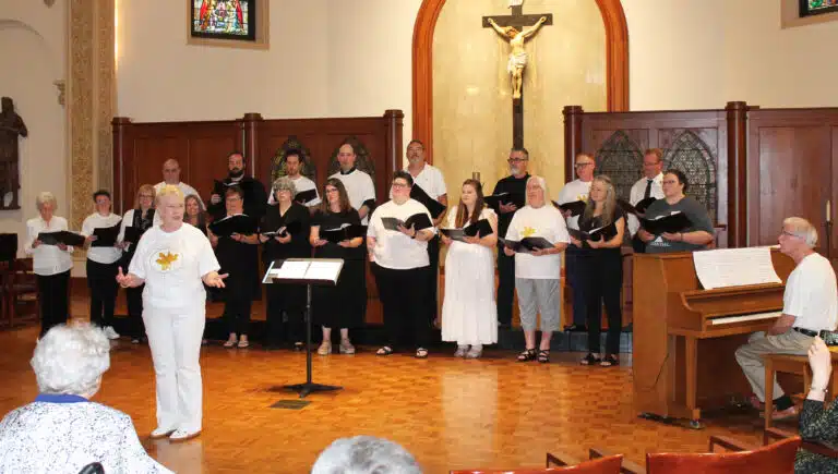Julie White, front, addresses the audience before leading the Aloha Choir in “Hymn to Joy” by Beethoven and “May the Lord Bless You and Keep You” by John Rutter. “We always felt like it was a slice of heaven coming to Maple Mount,” White said. Julie White, front, addresses the audience before leading the Aloha Choir in “Hymn to Joy” by Beethoven and “May the Lord Bless You and Keep You” by John Rutter. “We always felt like it was a slice of heaven coming to Maple Mount,” White said.