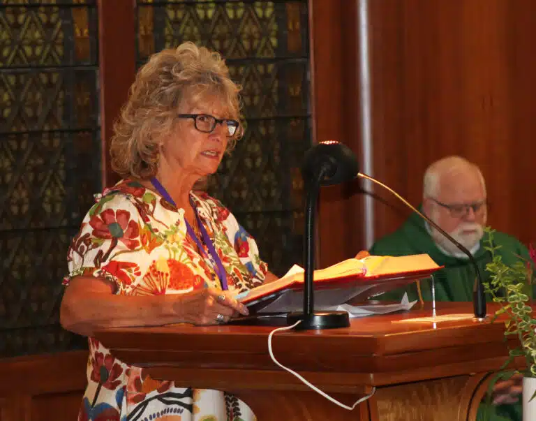 Mary-Anne Cossey Powers A’75 delivers the first reading from Isaiah. Mary-Anne Cossey Powers A’75 delivers the first reading from Isaiah.