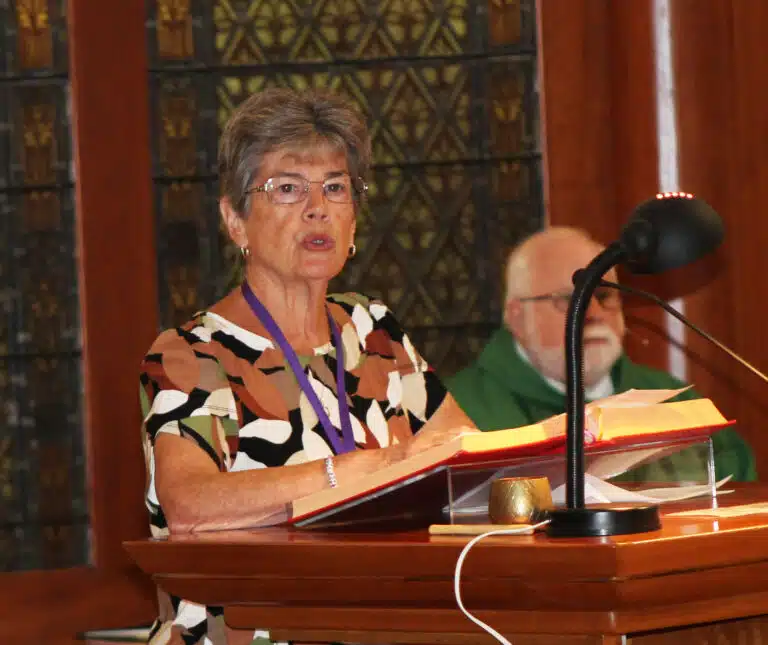 Becky Collins Morris A’71 shares the first reading from Isaiah. Becky Collins Morris A’71 shares the first reading from Isaiah.