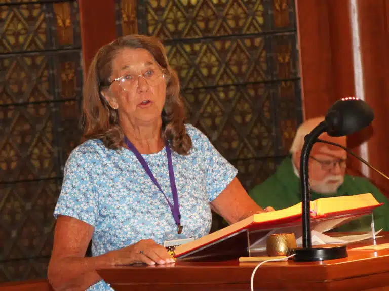 Carole Caummisar Sanders A’68 reads from Paul’s letter to the Romans. Carole Caummisar Sanders A’68 reads from Paul’s letter to the Romans.