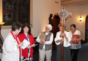 Sister Sharon Sullivan, left, congregational leader of the Ursuline Sisters, jokes with Carolyn Sue Cecil, A’73, president of the Mount Saint Joseph Alumnae Association, before Mass. Looking on are Marian Bennett, center, coordinator of Ursuline Partnerships; Elaine McCarty Glenn, A’66, the cross bearer; and Leslie Miller Riney, A’76, who carried in the lectionary.