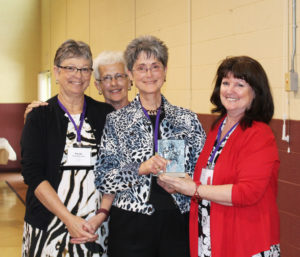Stephanie Warren, A’73, second from right, is surrounded by the rest of the Alumnae Association officers to receive her Maple Leaf Award. From left are Paula Chandler Gray, A’73, treasurer; Kathy Ford Young, A’70, secretary; Warren, vice president; and Carolyn Sue Cecil, A’73, president.