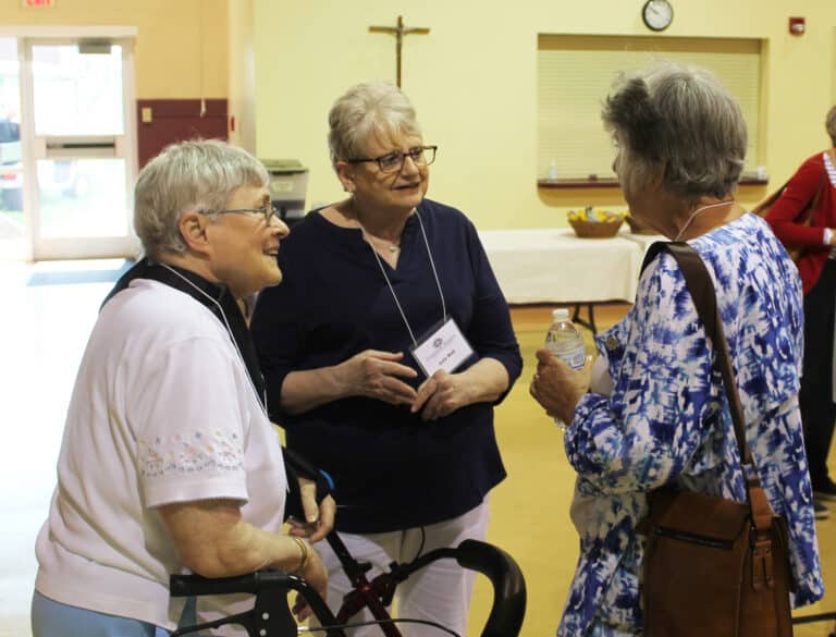 Sister Karla Kaelin, left, talks with Western Kentucky Associates Lois Bell, center, and Sid Mason. Sister Karla met with the Western Kentucky Associates when she served in their area from 2003-08.