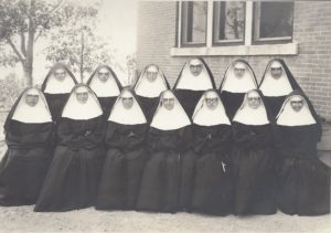 A group of sisters from the Kenmare Community in 1930. Mother Veronica is in the middle of the front row.