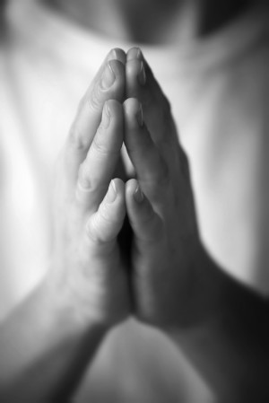 praying hands pic bw